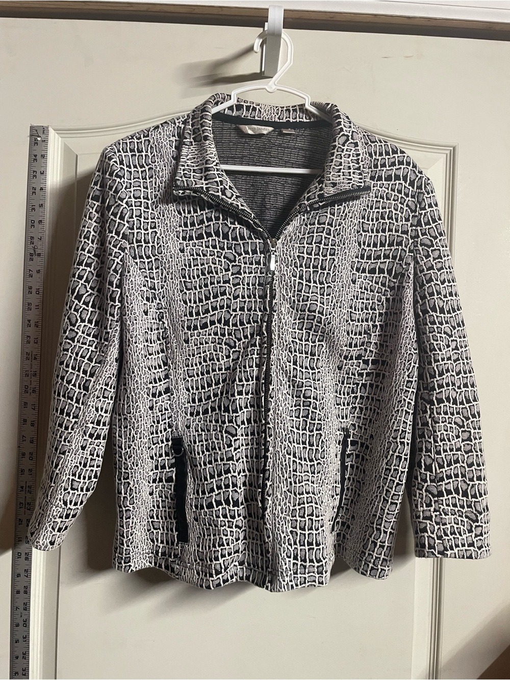 Women's Black & White Zip-Front Patterned Utility Jacket